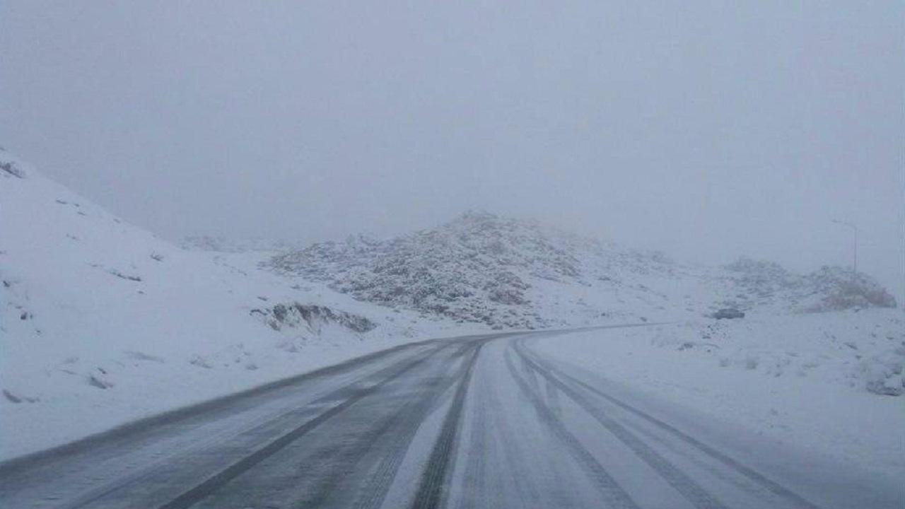 بارش اولین برف پاییزی در گردنه چری