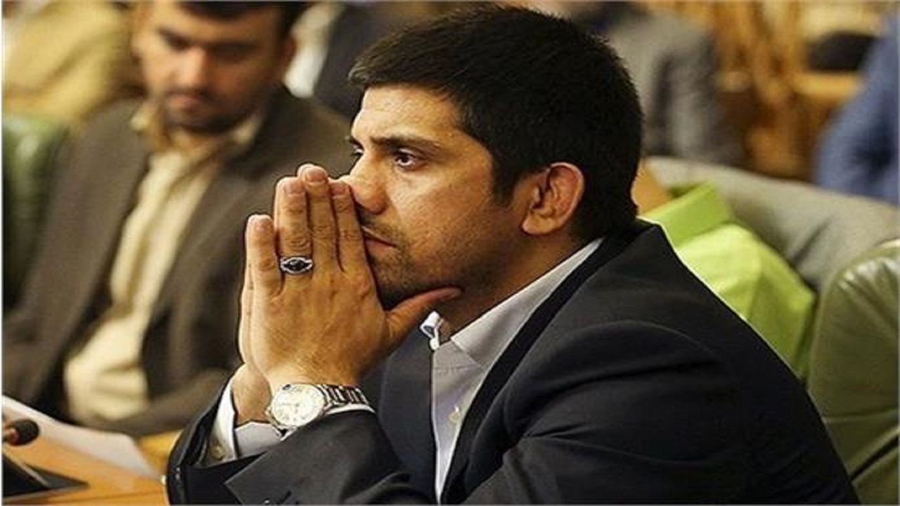 آزادکاران ایران راهی آمریکا شدند/ علیرضا دبیر از موضع خود کوتاه آمد!
