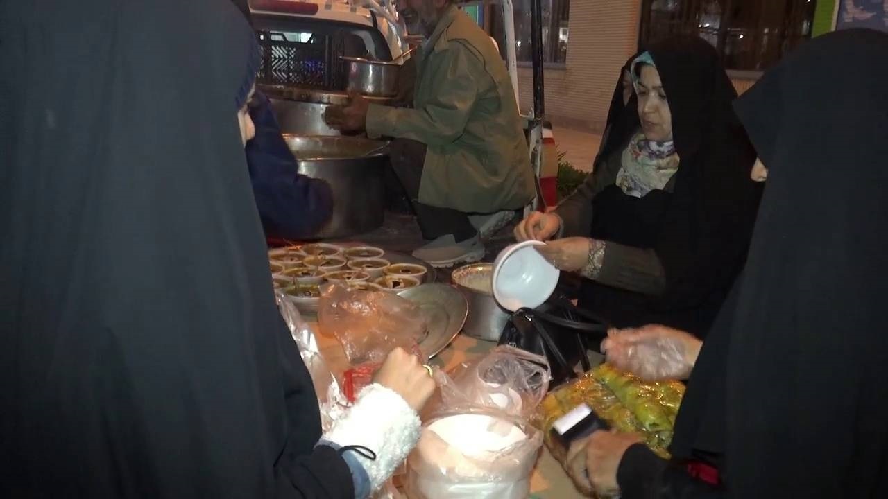 پخت آش رشته با طعم همدلی