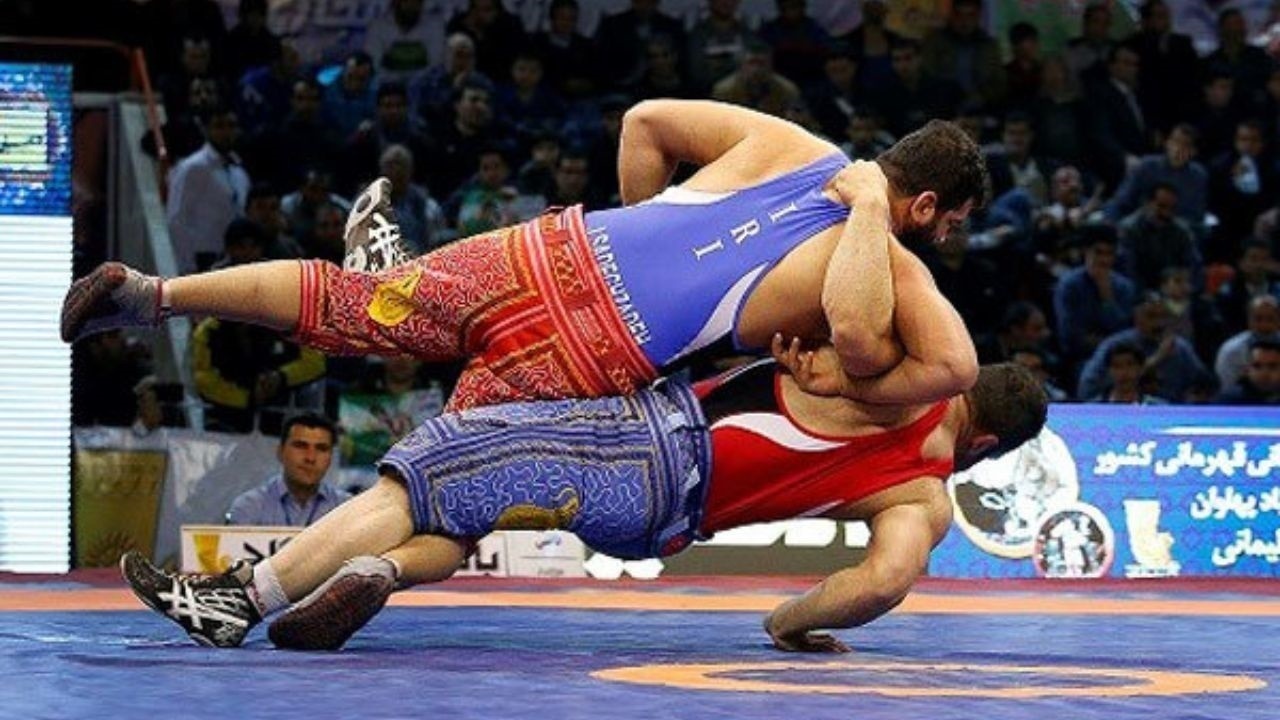 داور چهارمحالی مسابقات لیگ برتر کشتی کشور را سوت می‌زند