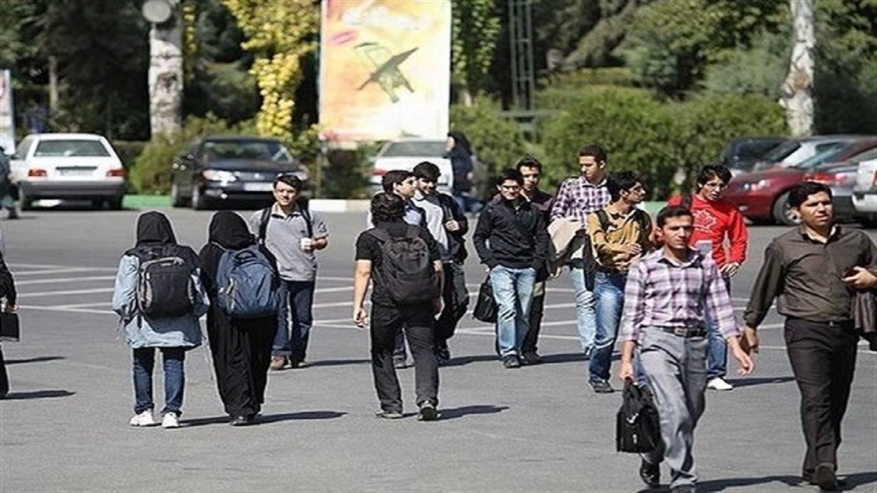 دانشجوی واقعی باید بدون تقیه و صریح از انقلاب دفاع کند