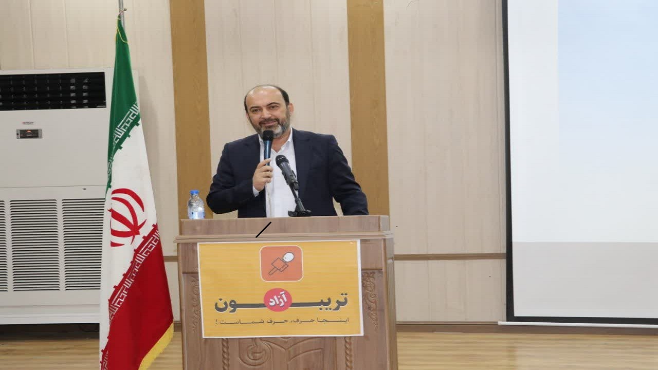 حضور استاندار هرمزگان در تریبون آزاد دانشجویی دانشگاه فرهنگیان