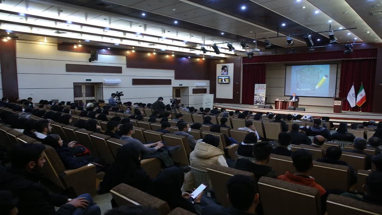 نشست پرسش و پاسخ دانشجویی با حضور استاندار قزوین برگزار شد