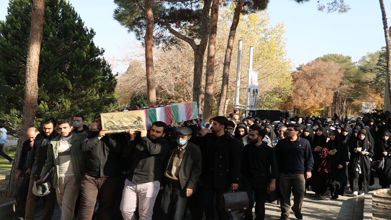 تشییع پیکر شهید گمنام در دانشگاه اصفهان