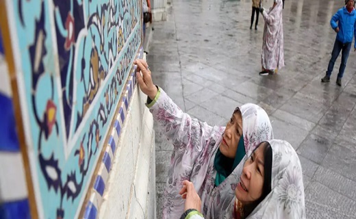 حضور گردشگران ویتنامی در حرم حضرت معصومه(س) + تصاویر