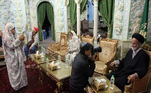 حضور گردشگران ویتنامی در حرم حضرت معصومه(س) + تصاویر
