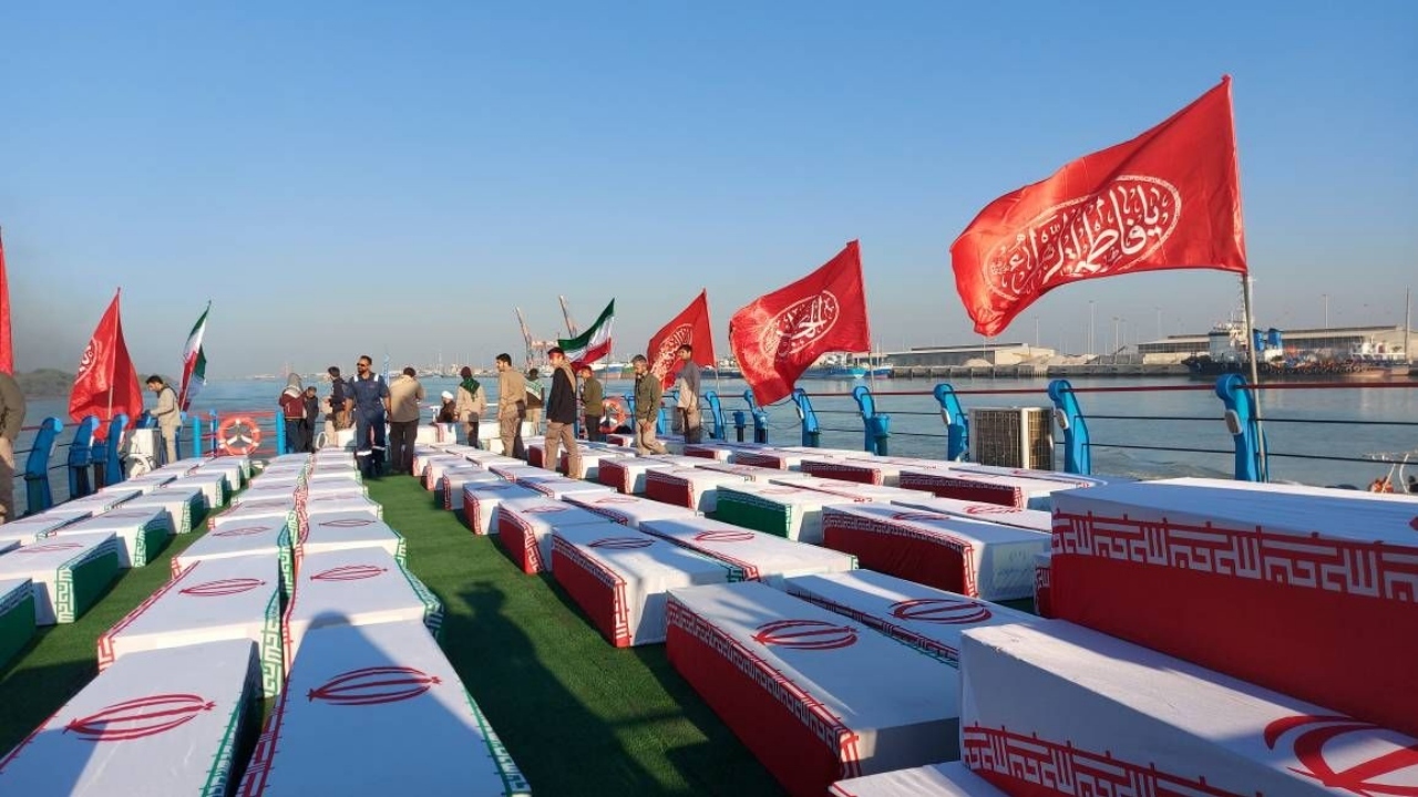 پیکر مطهر ۱۱۱ شهید تازه تفحص‌شده دفاع مقدس وارد کشور شد + فیلم و تصاویر