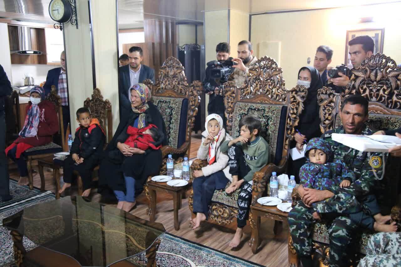 دیدار استاندار کرمان با سرباز دارای ۶ فرزند+ عکس