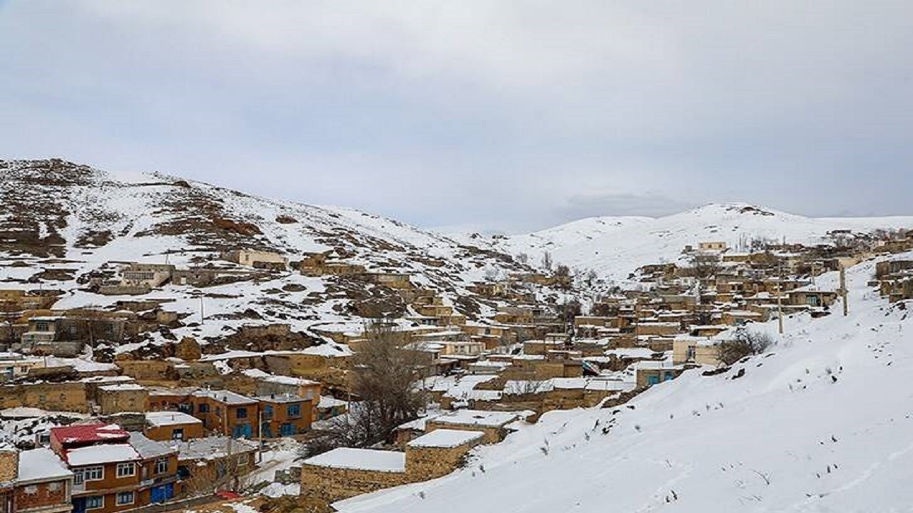 نمایی از طبیعت برفی روستای وان سفلی در یک روز پاییزی + فیلم