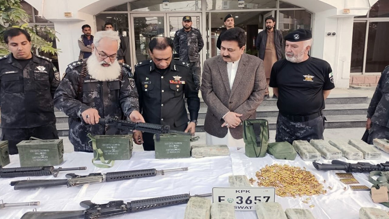 پاکستان محموله بزرگ قاچاق اسلحه را کشف کرد