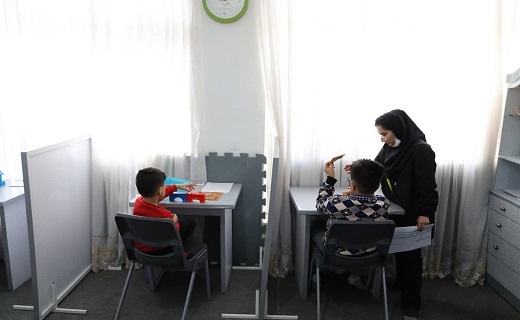 بازدید استاندار کردستان از کودکان اتیسمی + تصاویر