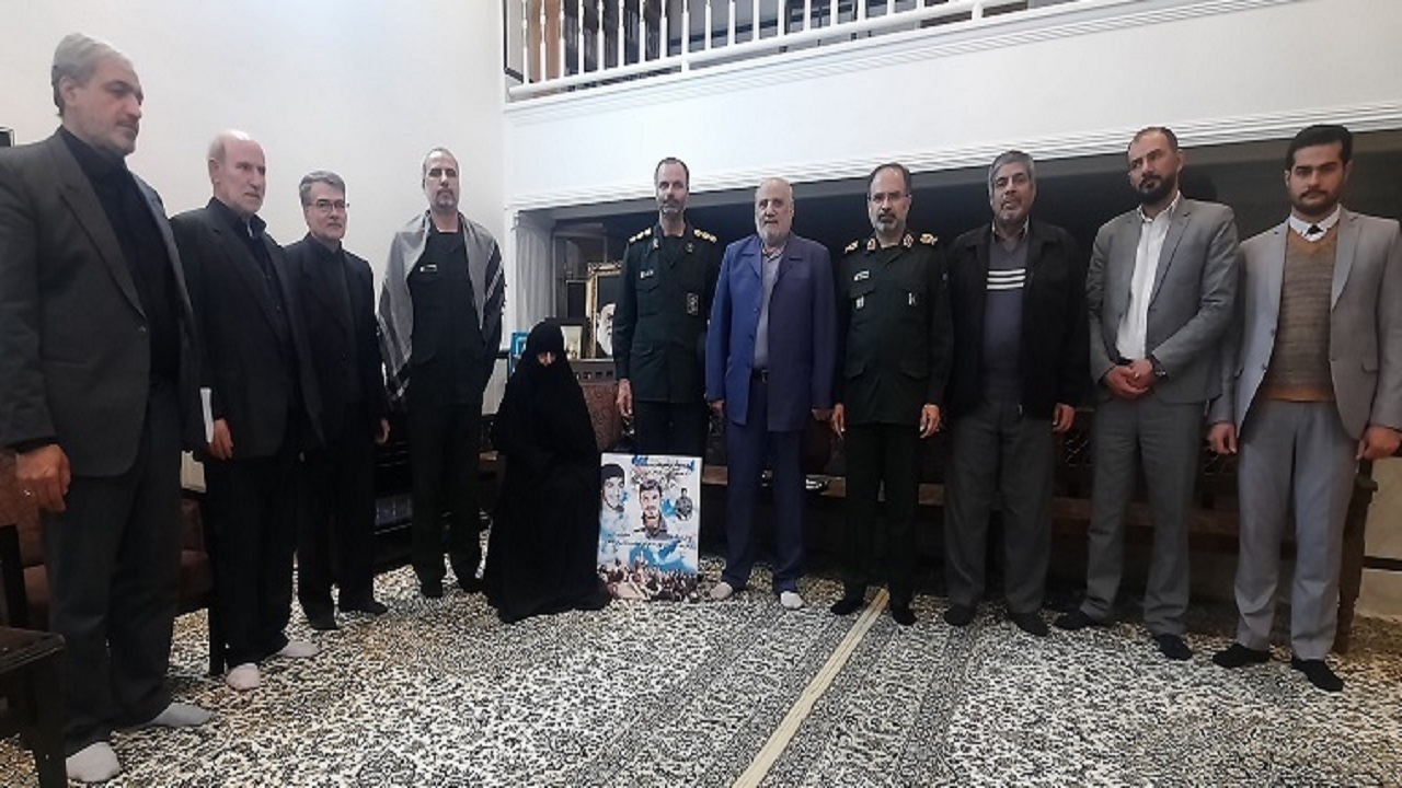 دیدار فرمانده سپاه استان قم با خانواده شهید زین الدین