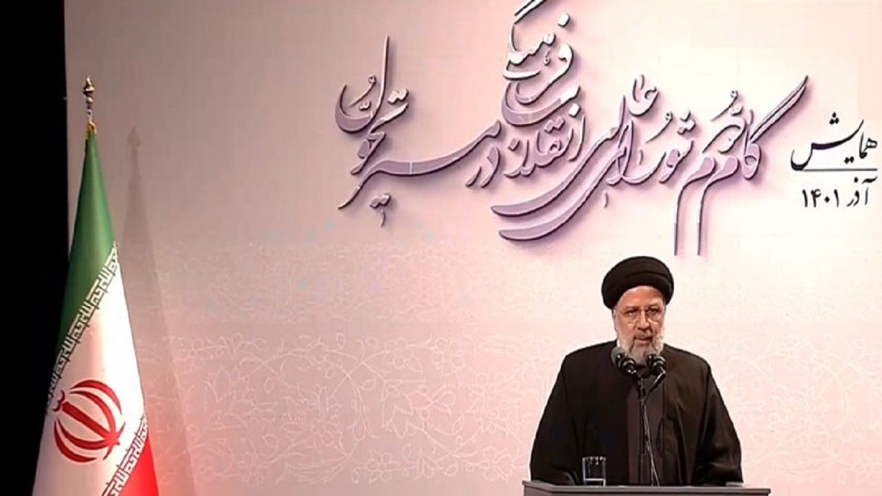 دانش‌آموزان در کنار آموزش علمی، تحلیل درست سیاسی هم داشته باشند