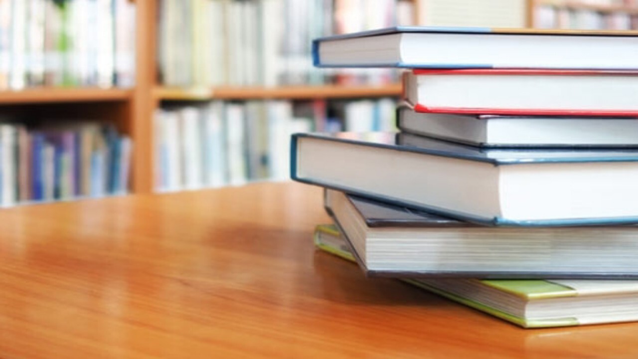تنها کتابفروشی زوج ایرانی افغانستانی در شهر مشهد + فیلم