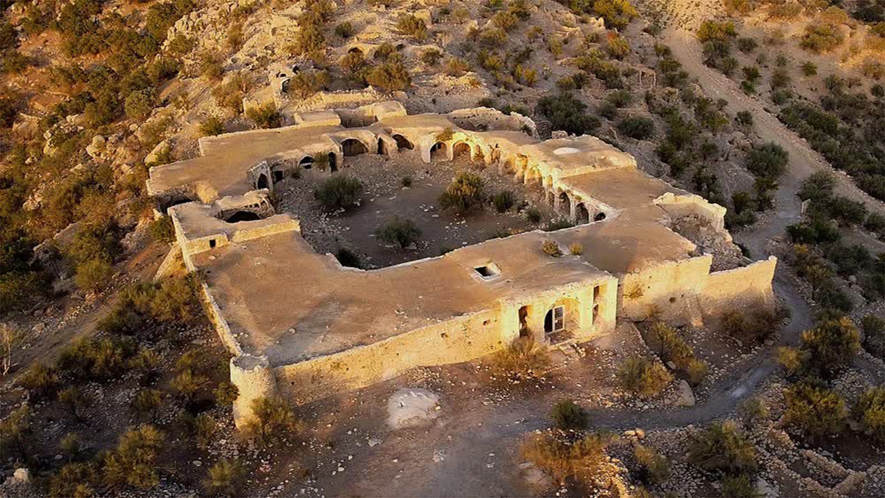 کاروانسرای تاریخی میان کتل کازرون به بوتیک هتل تبدیل می‌شود
