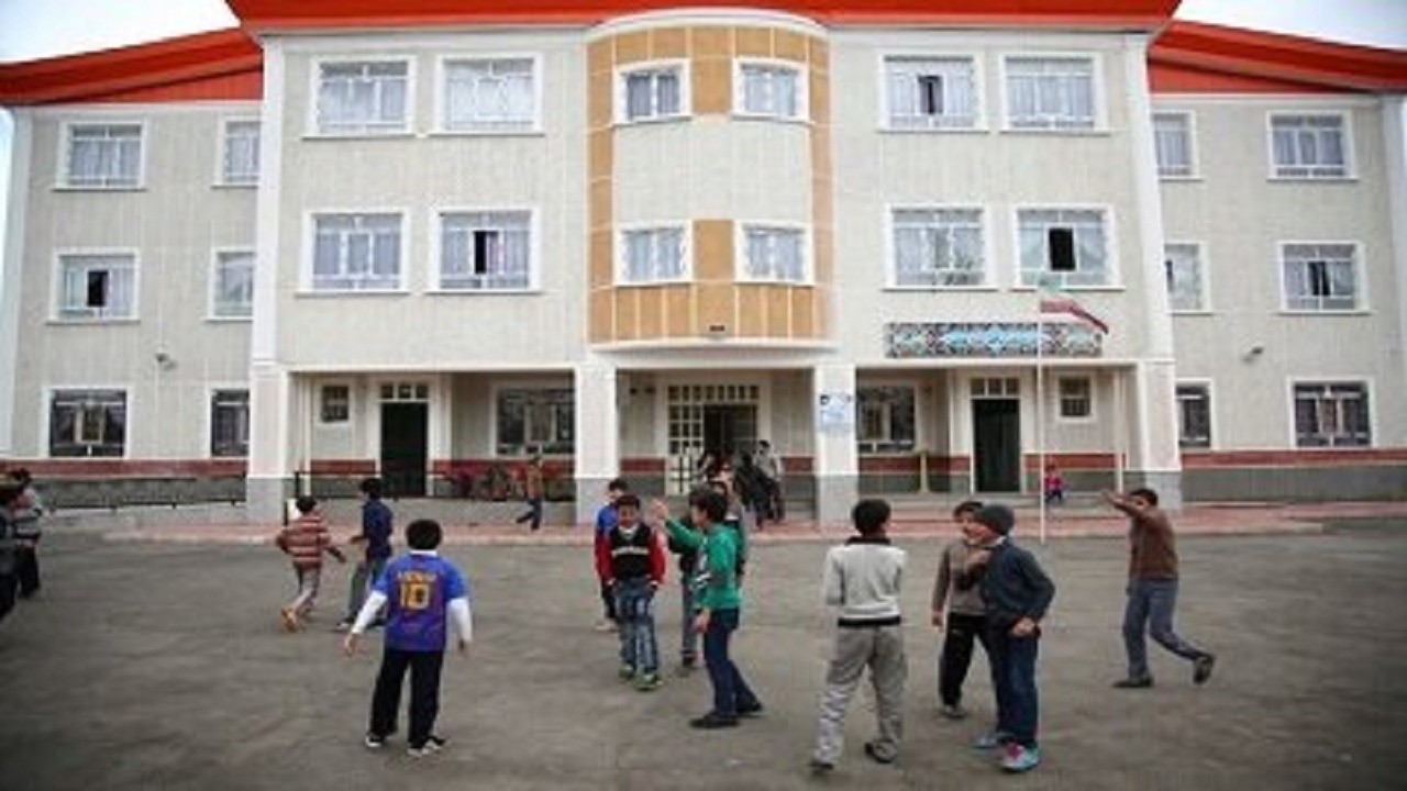 تحصیل ۱۰ هزار دانش آموز سیستان و بلوچستان در مدارس شاهد و ایثارگران