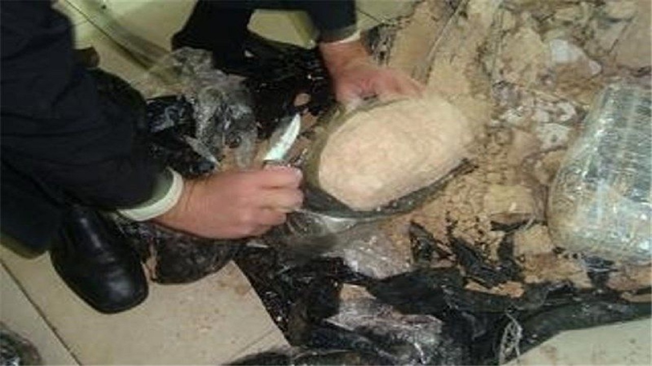 کشف ۴ کیلو حشیش از سمند پارک شده در پارکینگ