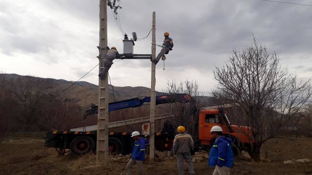 شبکه‌های برق ۴۰۰ روستای خراسان رضوی درحال بهسازی است