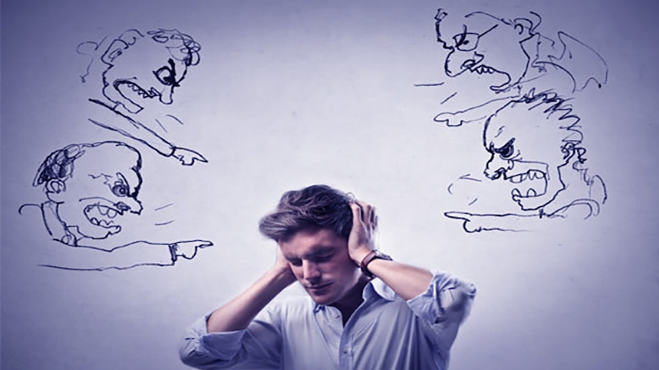خداوند راز‌های چه کسانی را فاش می‌کند؟