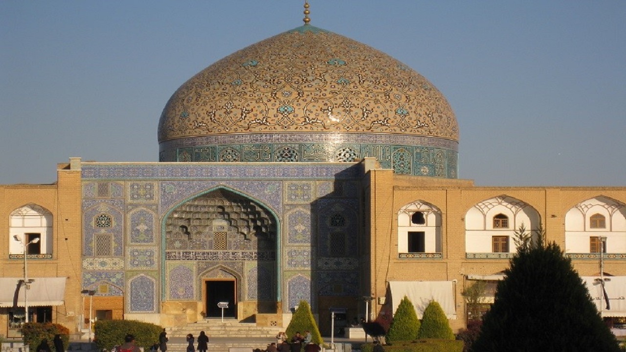 یک‌چهارم گنبد مسجد شیخ لطف‌الله مرمت شد