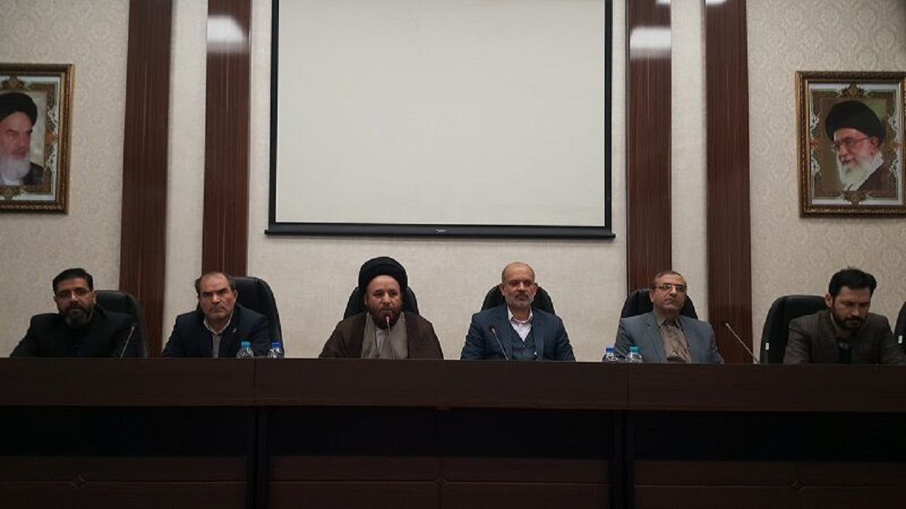 فضای کنونی کشور، ناشی از وجود برخی خواص بی‌بصیرت است