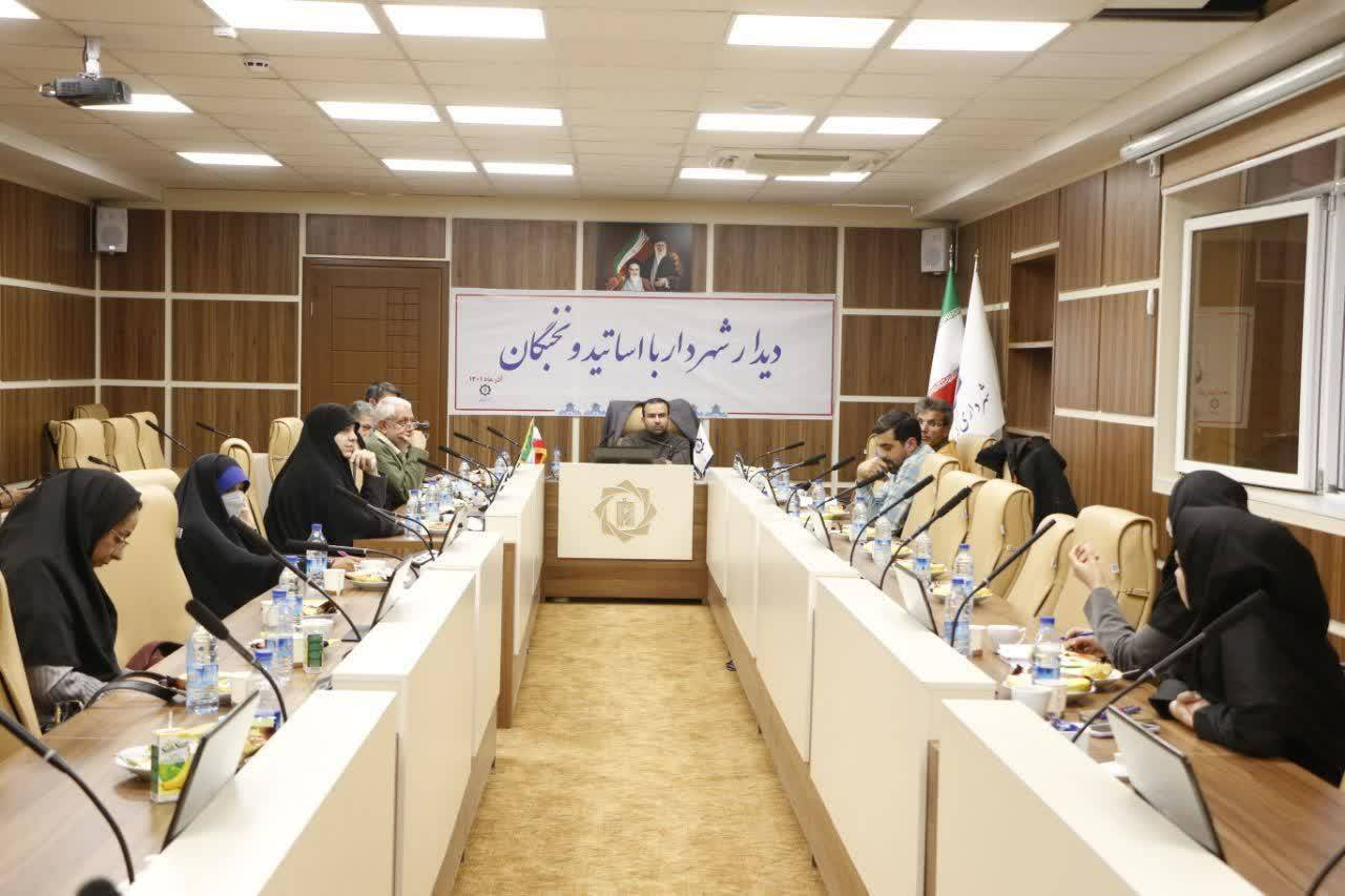 پُررنگ‌کردن نماد پهلوانی به تقویت هویت جمعی کمک می‌کند