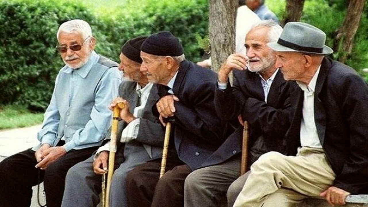 احتمال تغییر سن و سابقه بازنشستگی در بودجه ۱۴۰۲/ کدام صندوق‌ها با بودجه دولت سرپا هستند؟