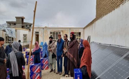 ۴۸۹ خانواده نیازمند در بامیان پنل خورشیدی و باطری دریافت کردند