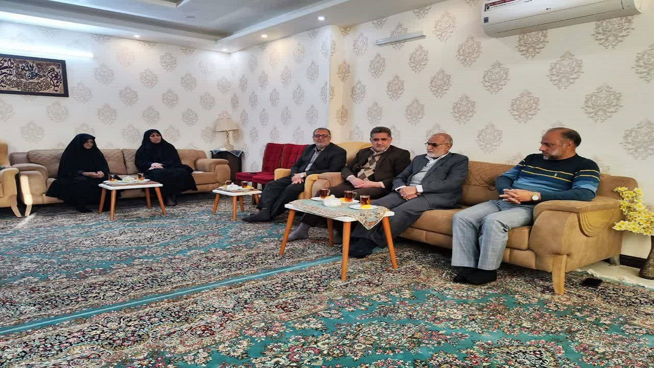 شهدا طلایه داران عزت و افتخار برای این ملت هستند
