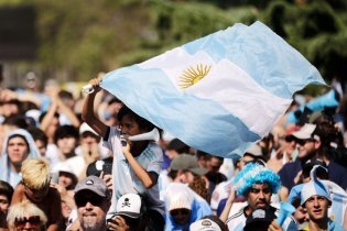 پایتخت آرژانتین نیمه تعطیل شد/ وقتی مردمی باشید فقط فوتبال مهم است