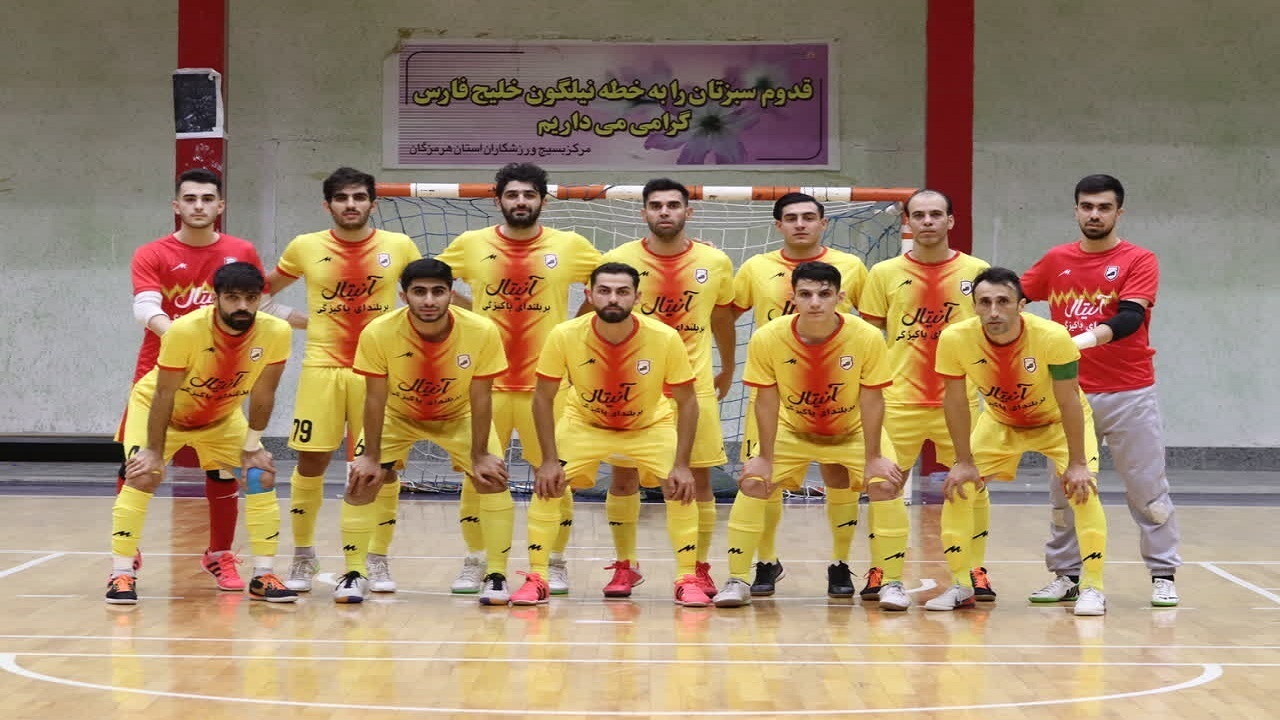 سرمربی آناصنعت پاسارگاد قم استعفا کرد
