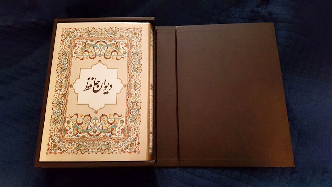 نگهداری از قدیمی ترین نسخه خطی دیوان حافظ در کتابخانه غازی خسروبیگ