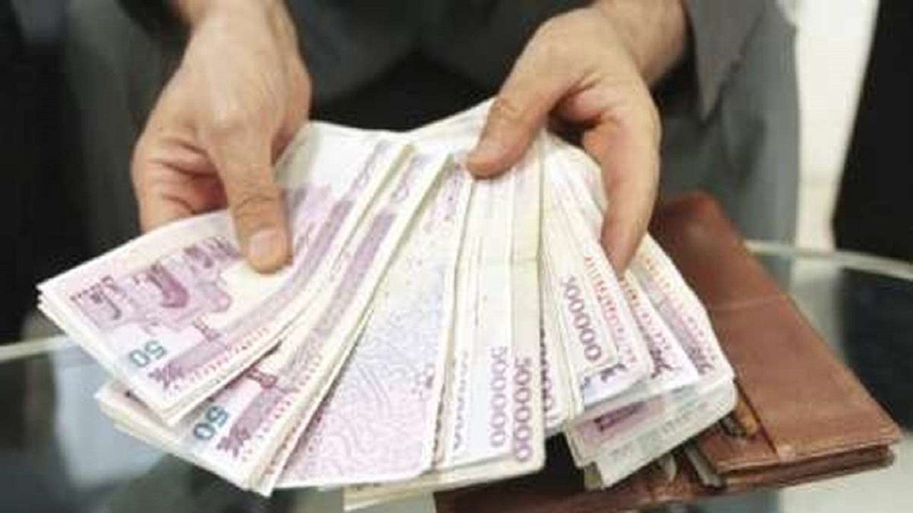 پلیس وظیفه شناس کیف پول ۳۰۰ میلیون ریالی را به صاحبش برگرداند