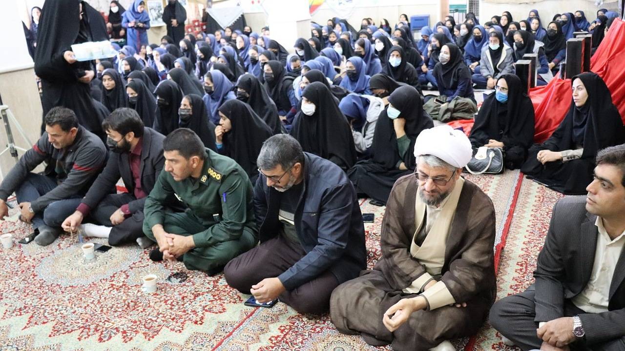 برگزاری یادواره شهدای دانش آموز در امین شهرِ انار