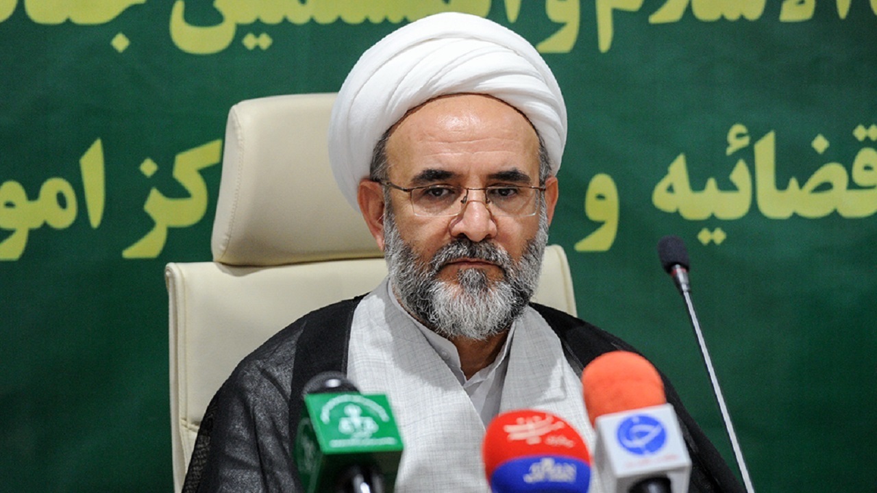 دشمن تمام قد در مقابل دین قد علم کرده است
