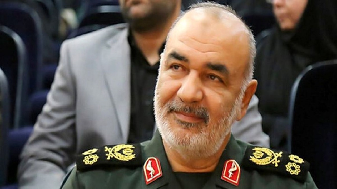 فرمانده کل سپاه به قم سفر کرد