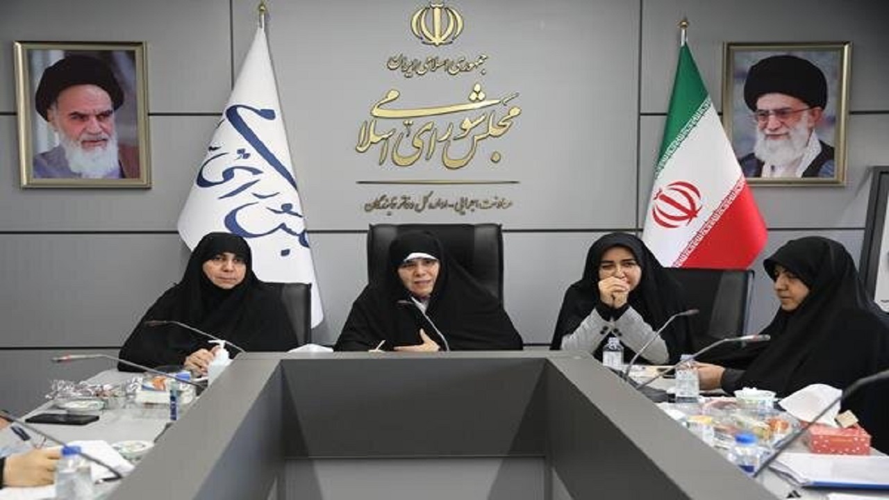 لغو عضویت ایران در کمیسیون مقام زن حرکت سیاسی و ظالمانه‌ای است