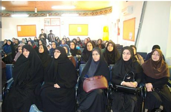 بانوان نقش مهمی در توسعه و پیشرفت جامعه دارند