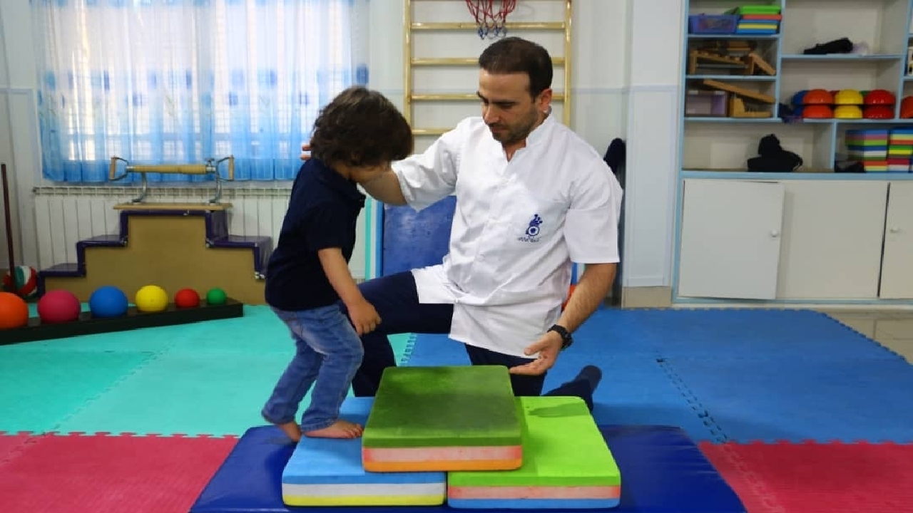 توسعه خدمات توانبخشی کودکان در هلال‌احمر