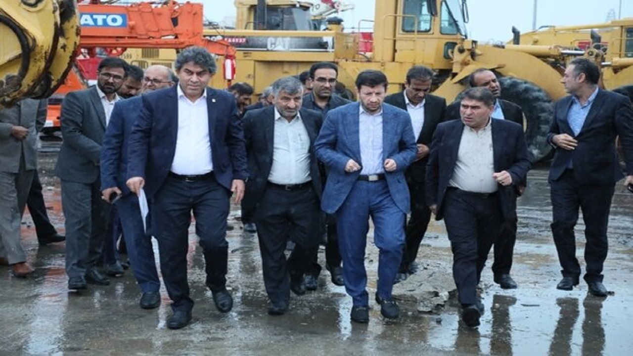 ماشین آلات سنگین راهسازی توقیفی در بوشهر به مزایده می‌روند