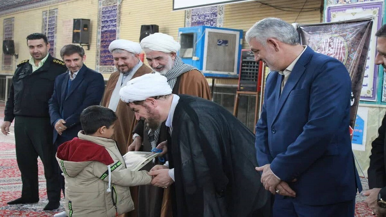 تجلیل از نفرات برتر حافظان قرآن در نماز جمعه بخش گلستان + تصاویر