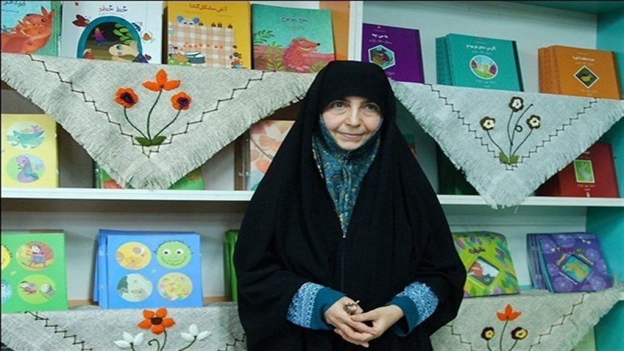 رونمایی از کتاب قهرمان به شکل خودم نوشته کلر ژوبرت