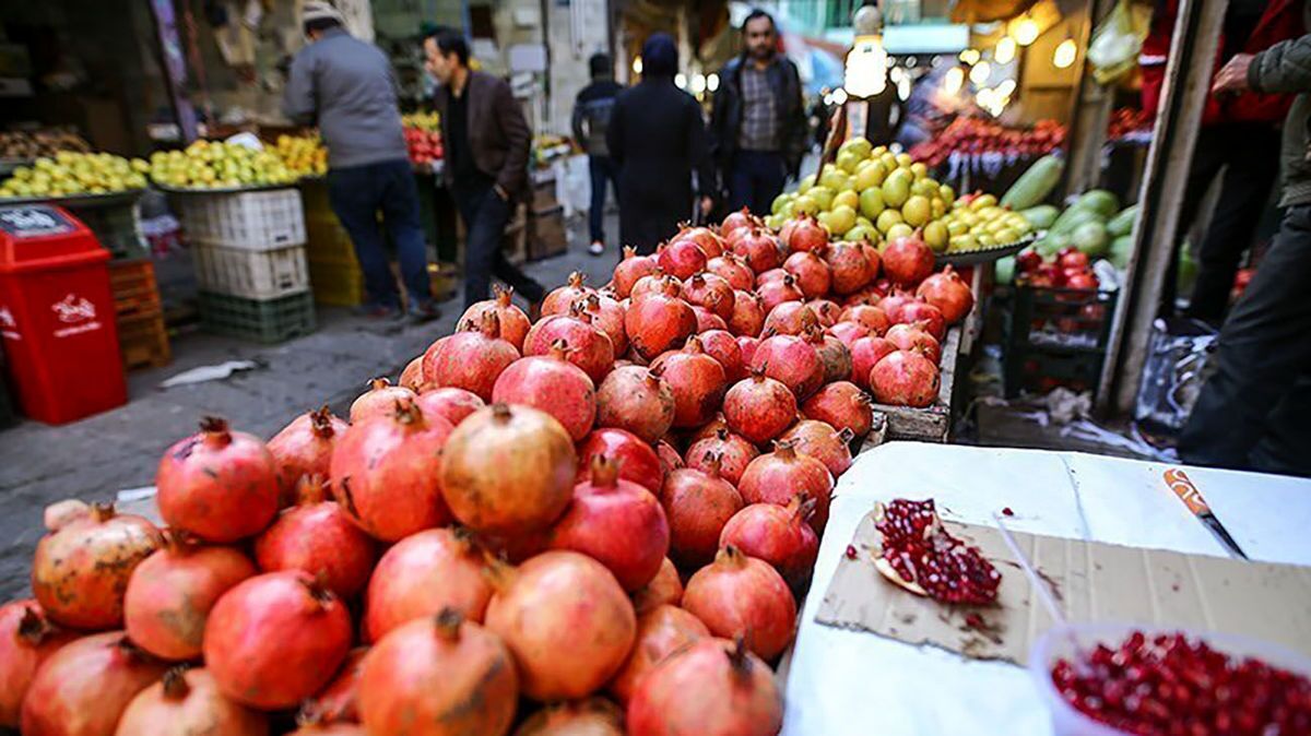 بازار شب یلدا گران اما باثبات