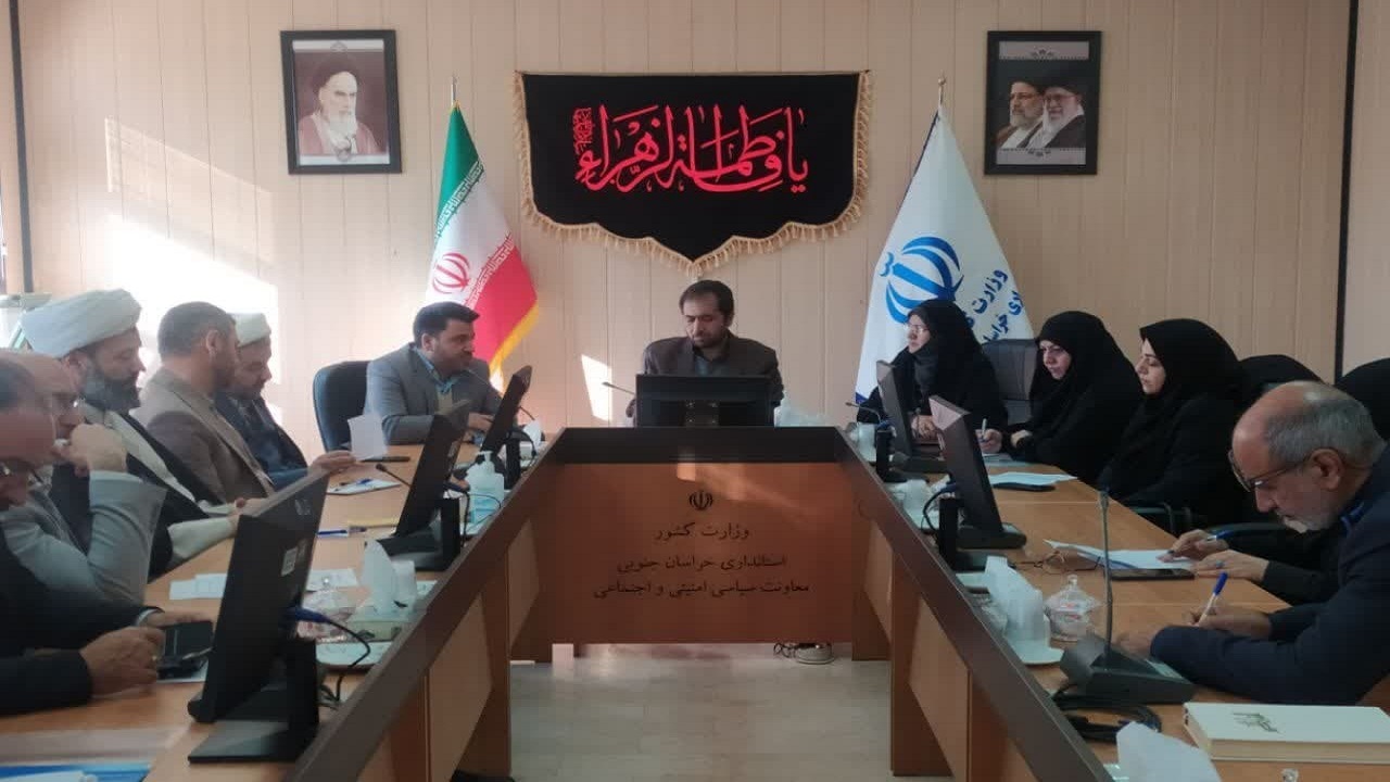نباید از حضور بانوان در جامعه غافل شویم