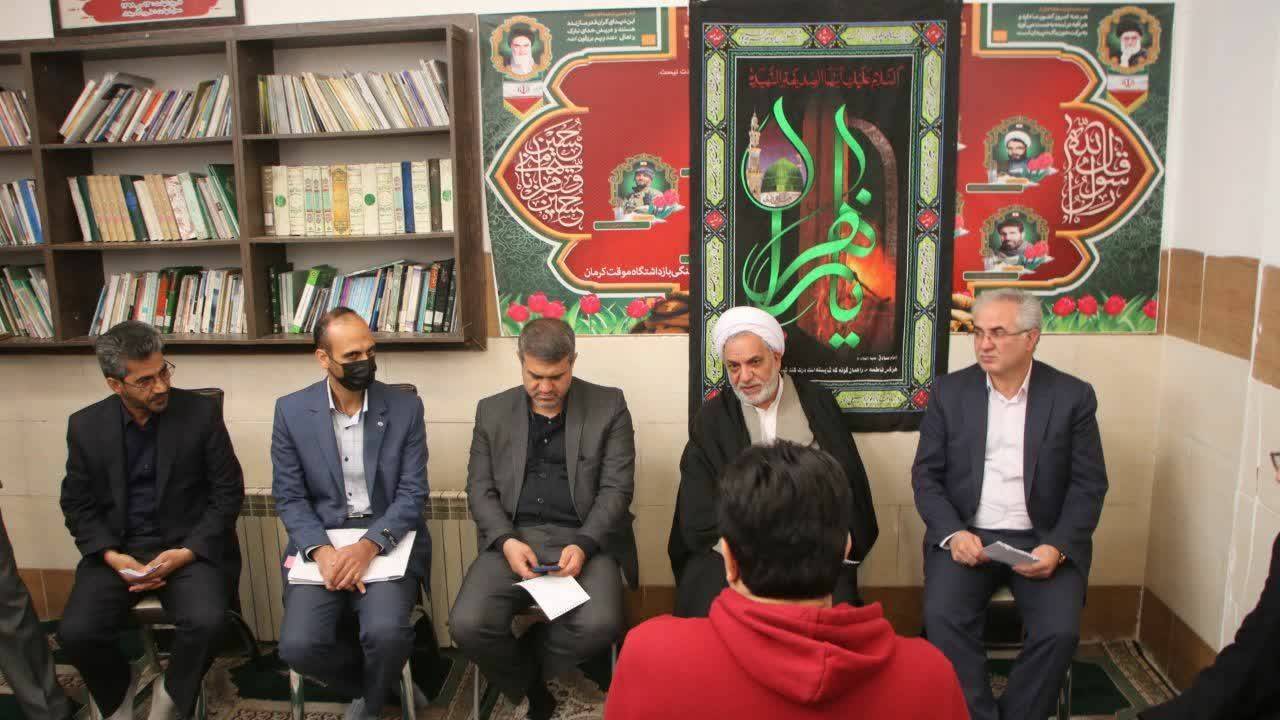 دیدار رییس کل دادگستری استان با مددجویان بازداشتگاه موقت کرمان