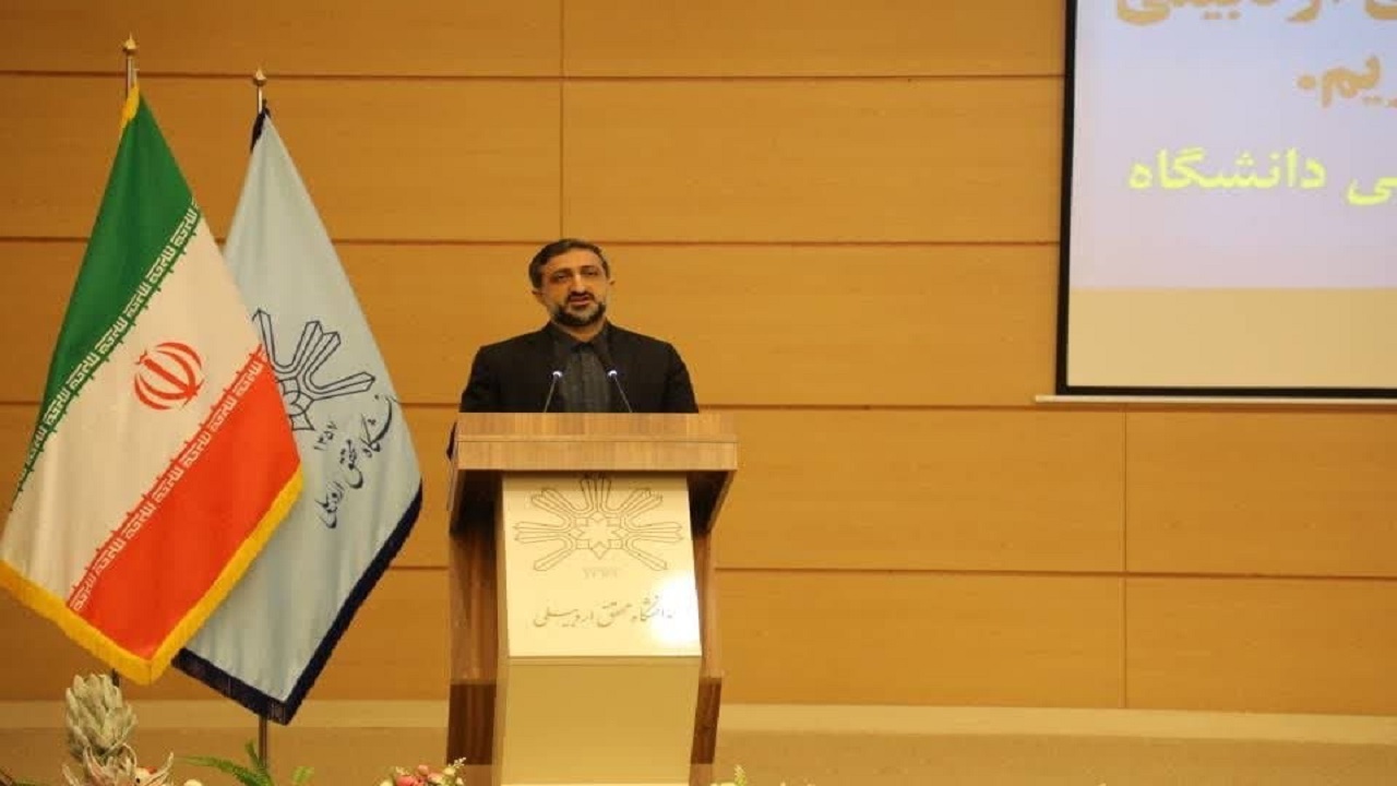 پیشرفت و حل مشکلات جامعه در گرو توجه به دانشگاه‌ها است