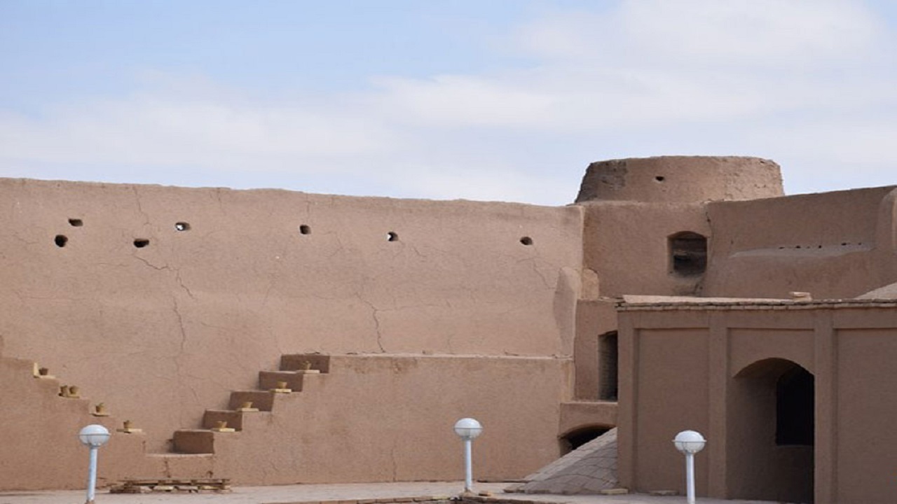 مرمت قلعه تاریخی بارجین میبد