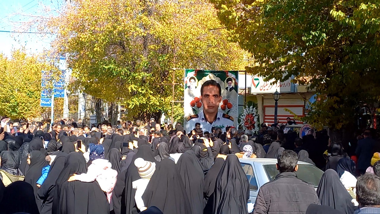 تشییع و خاکسپاری پیکر شهید خدمت در بروجن