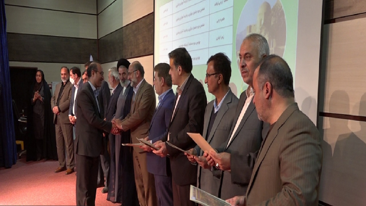 تجلیل از ۷۰ معلم برگزیده جشنواره‌های کشوری و استانی