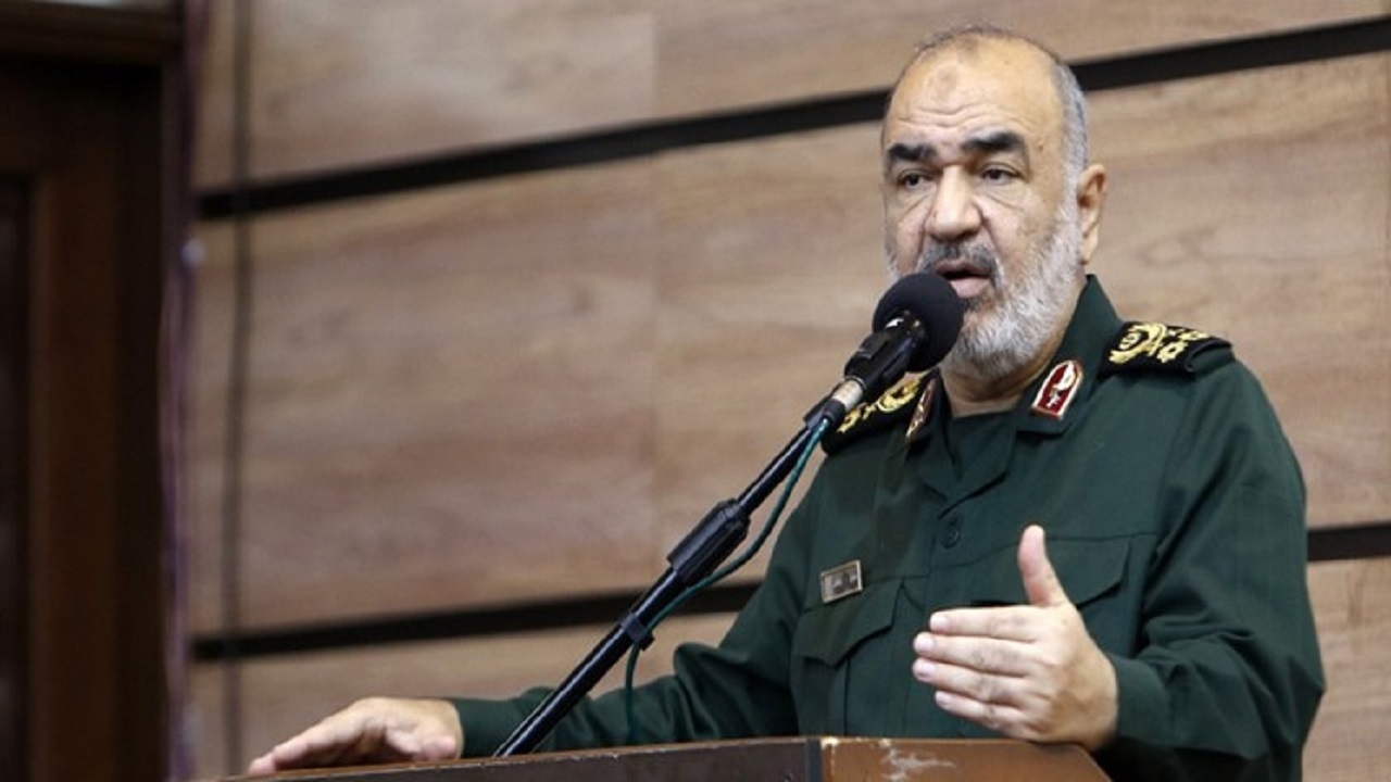 کسی که به امنیت ملی ما دست دراز کند دستش را قطع خواهیم کرد